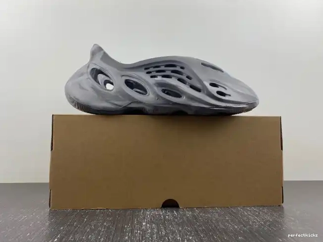 Granite IE4931 MX Foam Yeezy RNR Adidas 0702